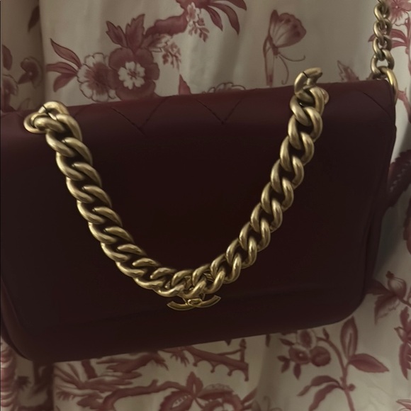 Chanel Red Leather Shoulder Bag with Gold Chain - Picture 7 of 17